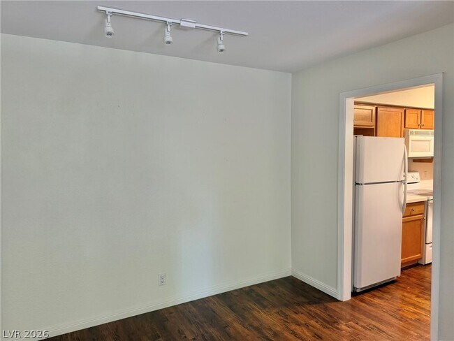 Building Photo - 650 Oakmont Ave