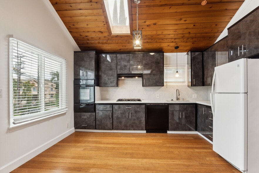 Kitchen - 4708 Orion Ave