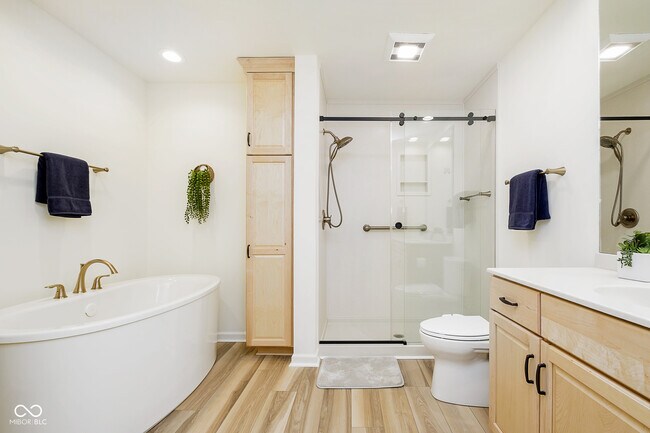 Building Photo - 592 E Vermont St