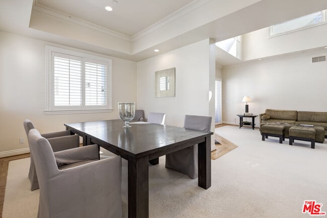 Building Photo - 132 S Maple Dr