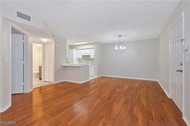 Building Photo - 8920 Colonnades Ct E