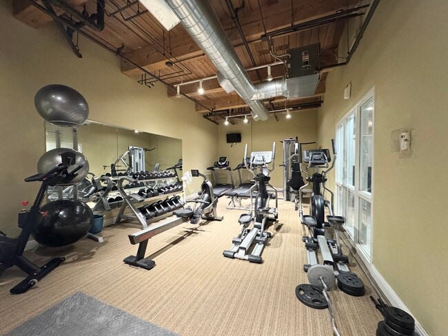 Building Photo - 609 Central St