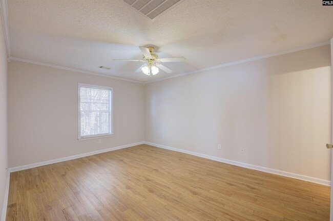 Building Photo - 200 Deer Hound Trail