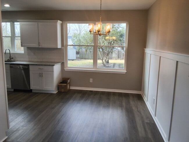 Building Photo - Completely renovated ranch home!