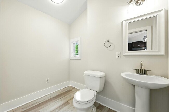 Building Photo - 5432 Grove Ave