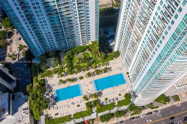 Building Photo - 950 Brickell Bay Dr