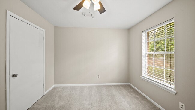 Building Photo - Recently updated 2-bedroom, 1.5-bathroom a...