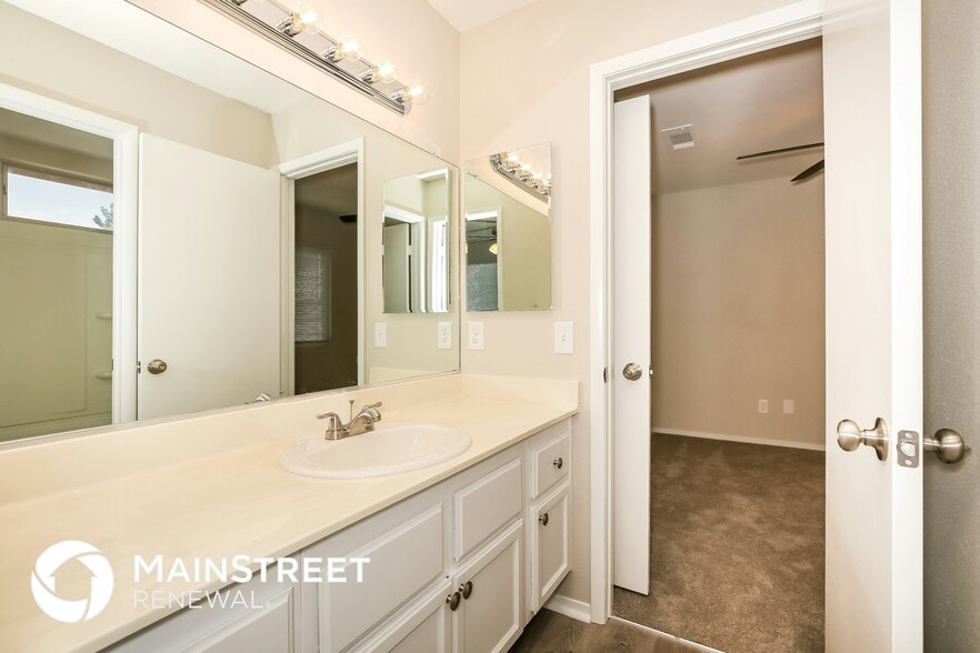 Building Photo - 1637 Bent Arrow Dr