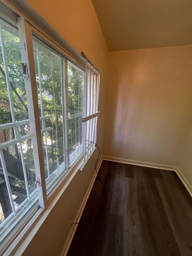 Building Photo - 2026/2027 JHU Homewood Off-Campus 6bd/3ba house w/ W/D. Available 6/6/2026