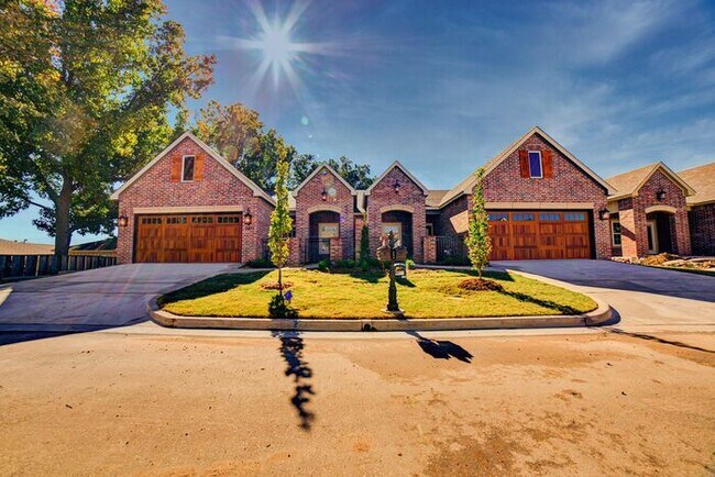 Building Photo - Lawn Care Included! 3/2/2 Luxury Patio Home Broken Arrow