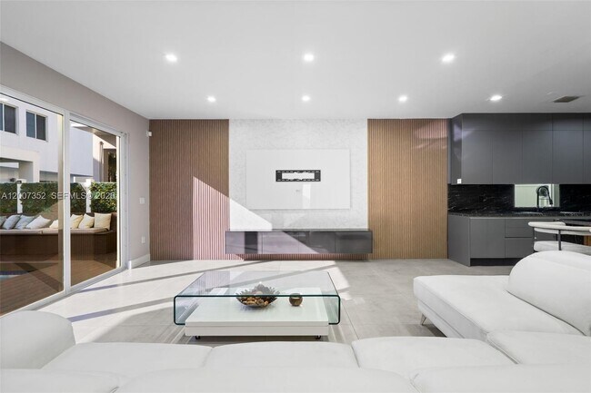 Building Photo - 7534 NW 98th Ave