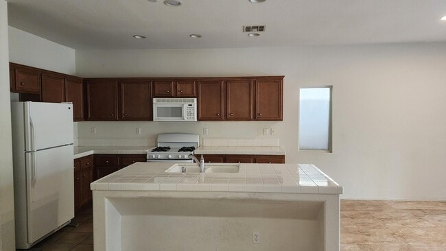 Building Photo - 754 Mira Grande