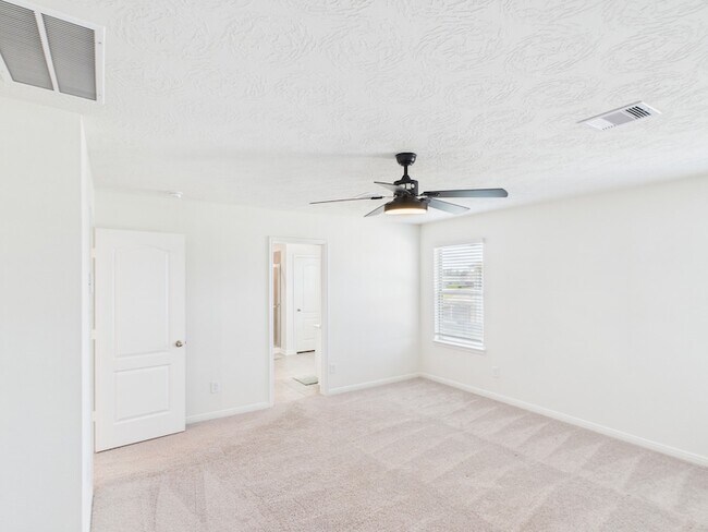 Building Photo - 15643 Fellswood Dr