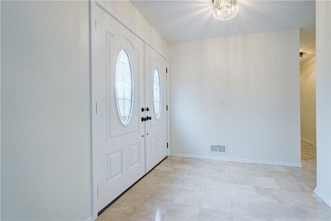 Building Photo - 399 French Rd