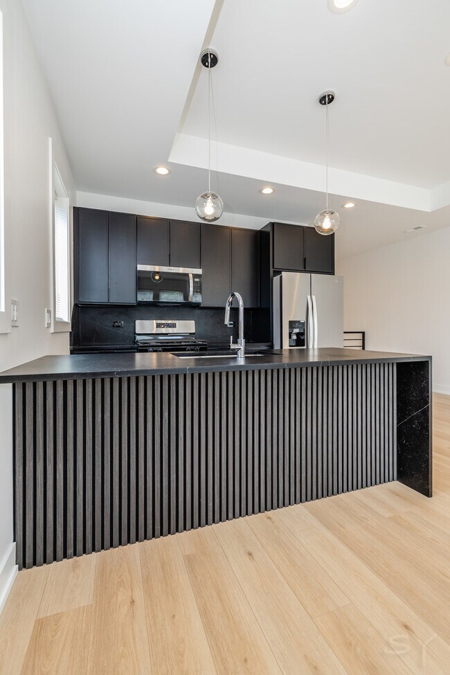 Building Photo - 6050 S Eberhart Ave