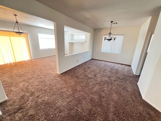 Building Photo - 4 Bedroom home with large lot