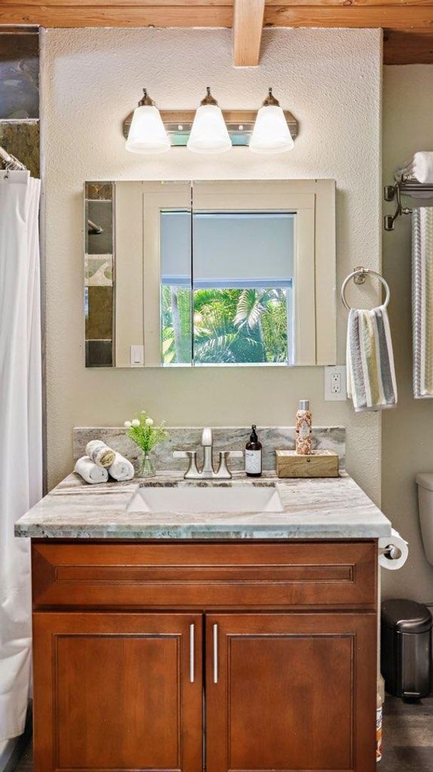 Building Photo - BK-1284