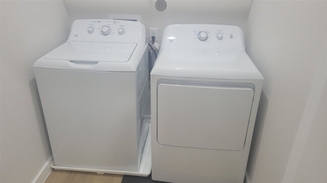 Building Photo - 7220 S Hall St