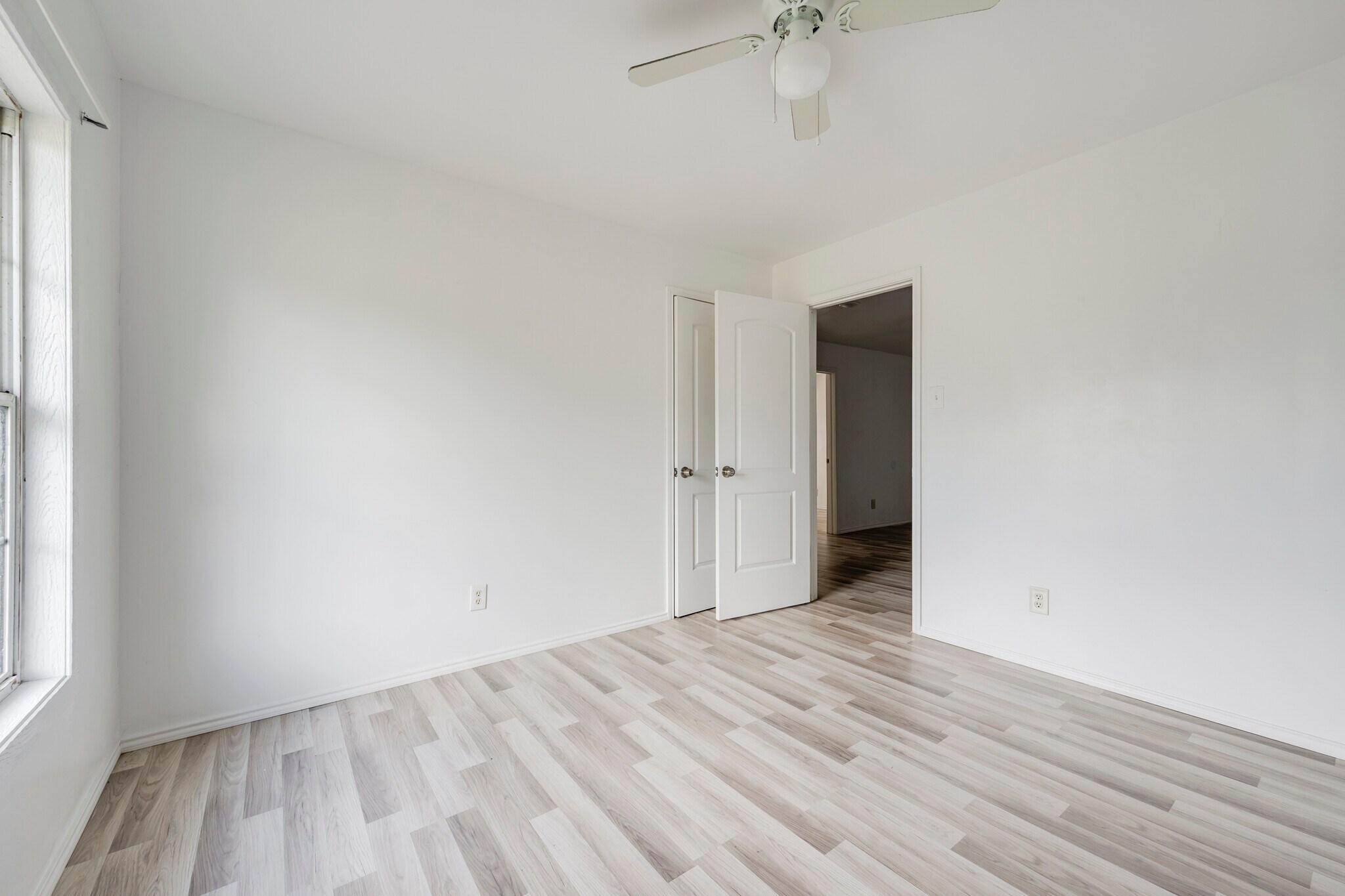 Building Photo - 725 E Morton St