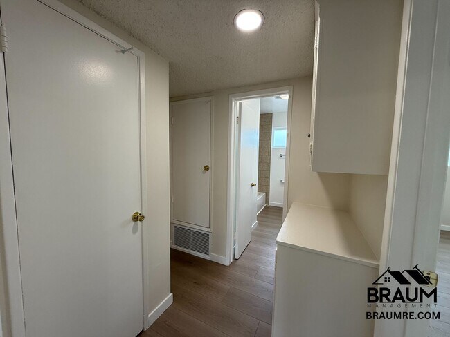 Building Photo - 6041 Whitsett Ave