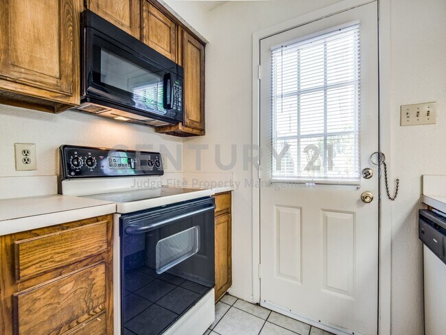 Building Photo - LAST 2 MONTHS RENT FREE!!! Great 2-Story 2/2.5 Condo Close to UNT For Rent!