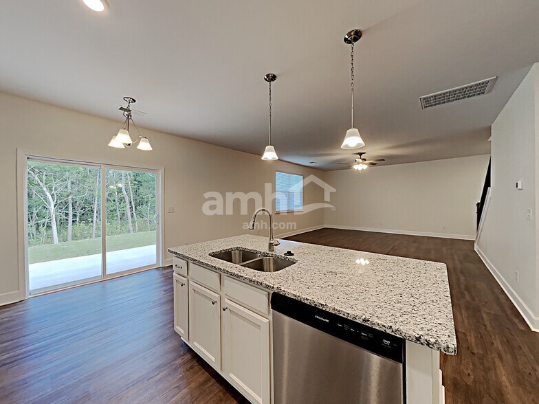 Building Photo - 4509 Tarpon Dr