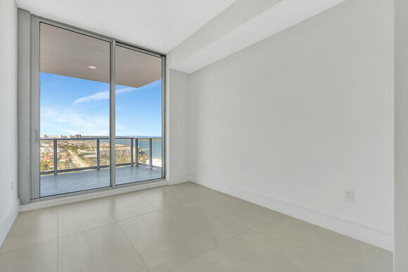 Building Photo - 220 Lake Shore Dr