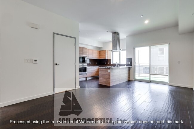 Building Photo - Experience luxurious beach living -Marina ...