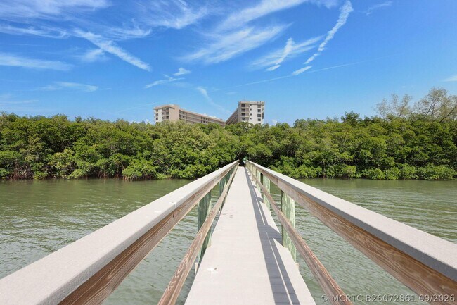 Building Photo - 801 S Ocean Dr