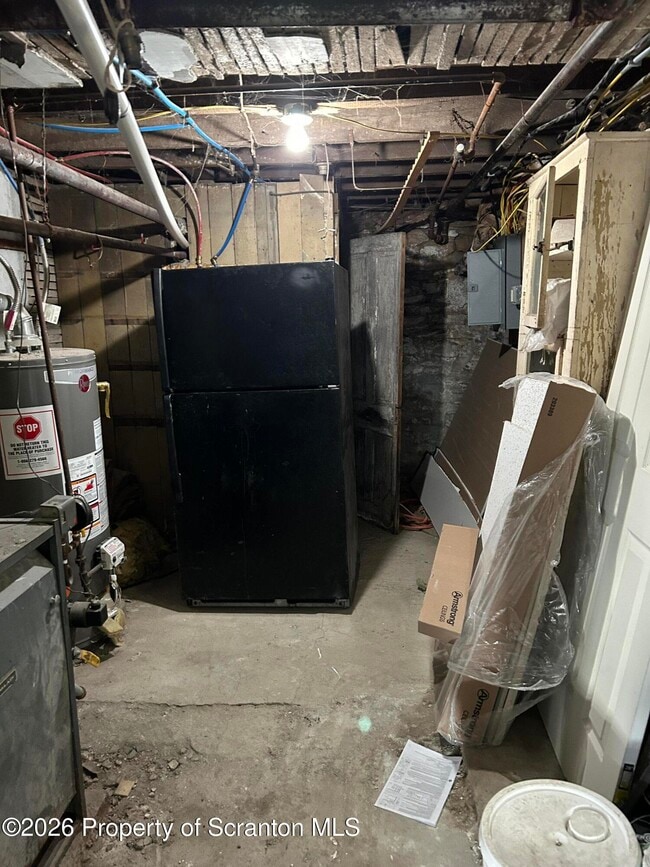 Building Photo - 210 N Bromley Ave