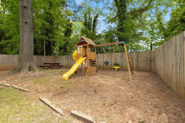 Building Photo - 894 Rose Cir SW