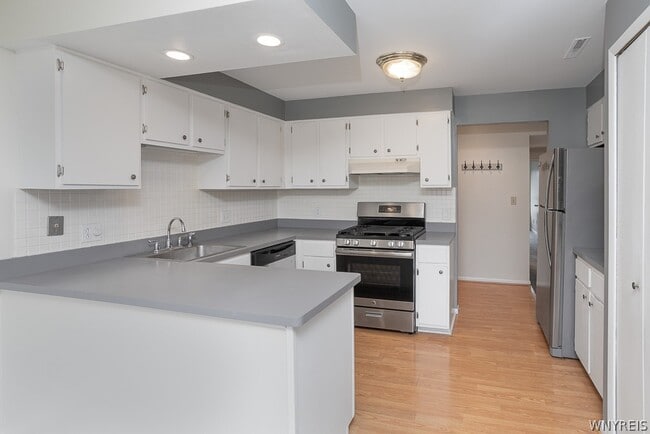 Building Photo - 45 Beehunter Ct