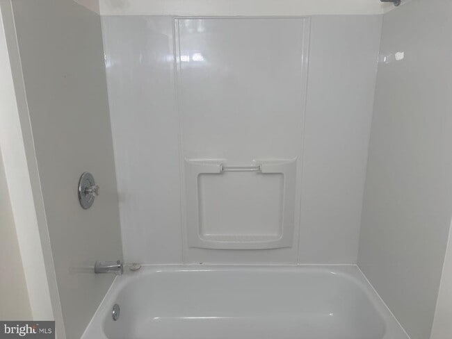 Building Photo - 90 English Run Cir