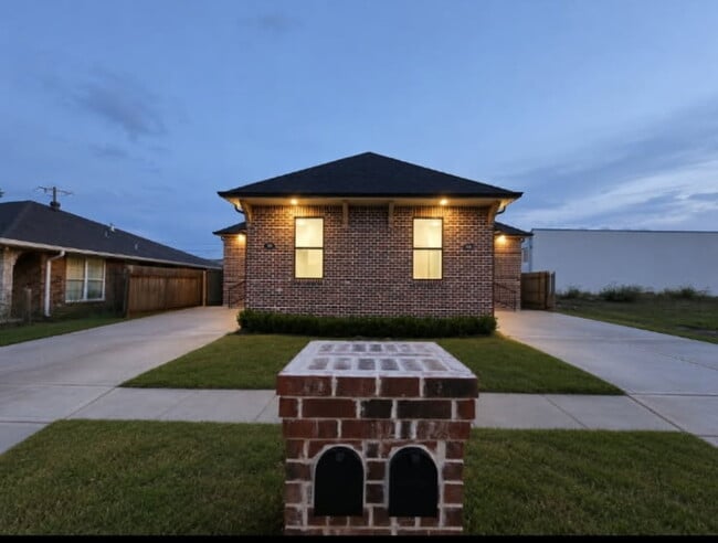 Building Photo - 308 Lynx Dr