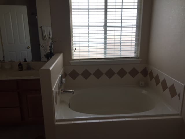 Building Photo - 3 Bedroom, 2 Bathroom Home near Unser & La...