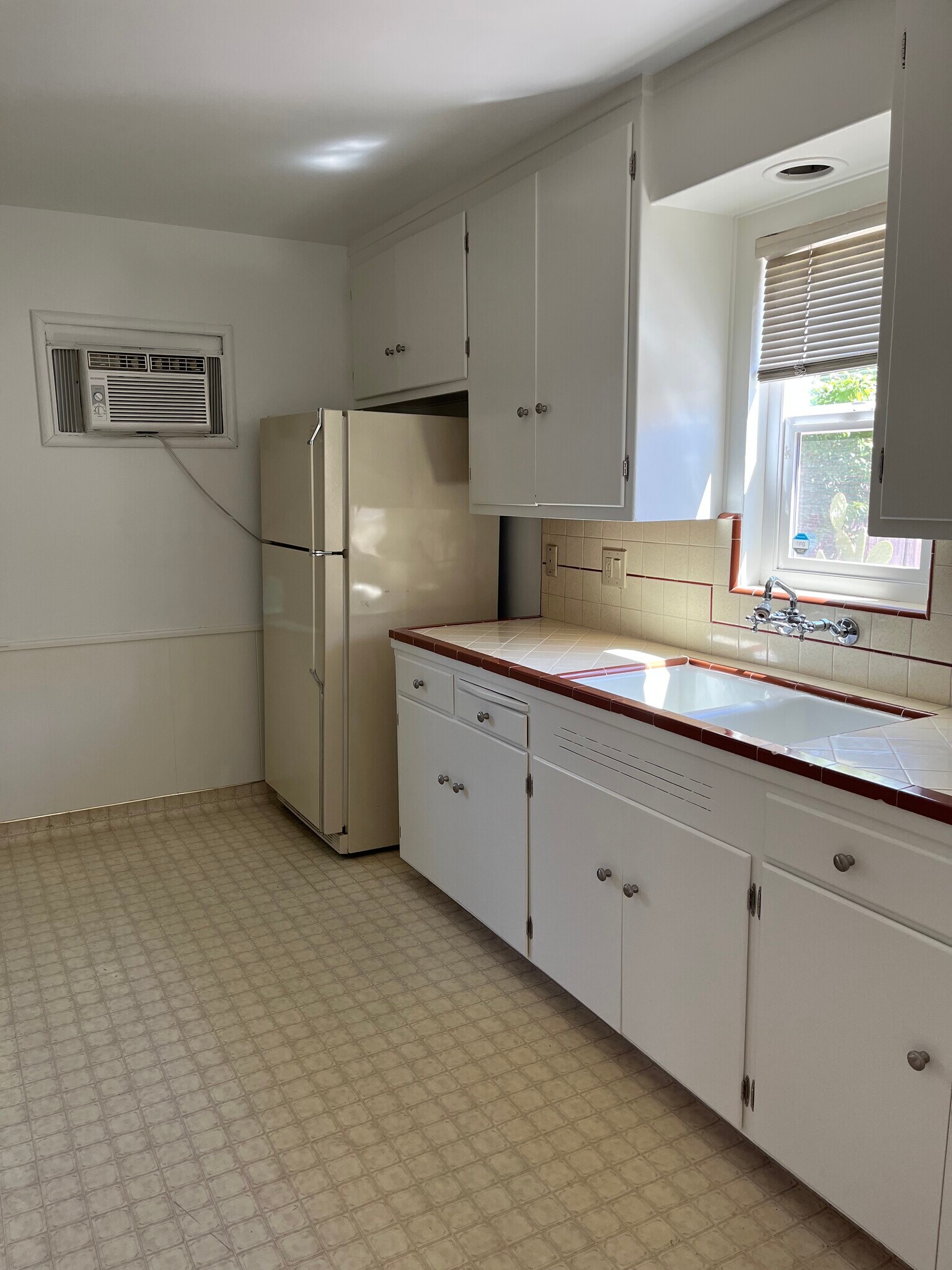 Building Photo - 1375 56th St