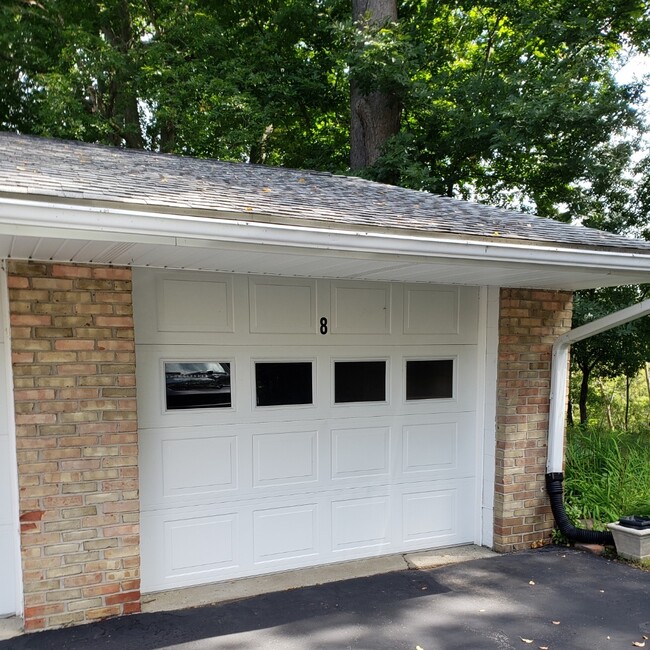 garage included - 6 Woodbrook Dr