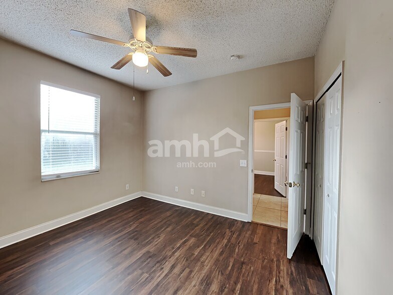 Building Photo - 10318 Goldenbrook Way
