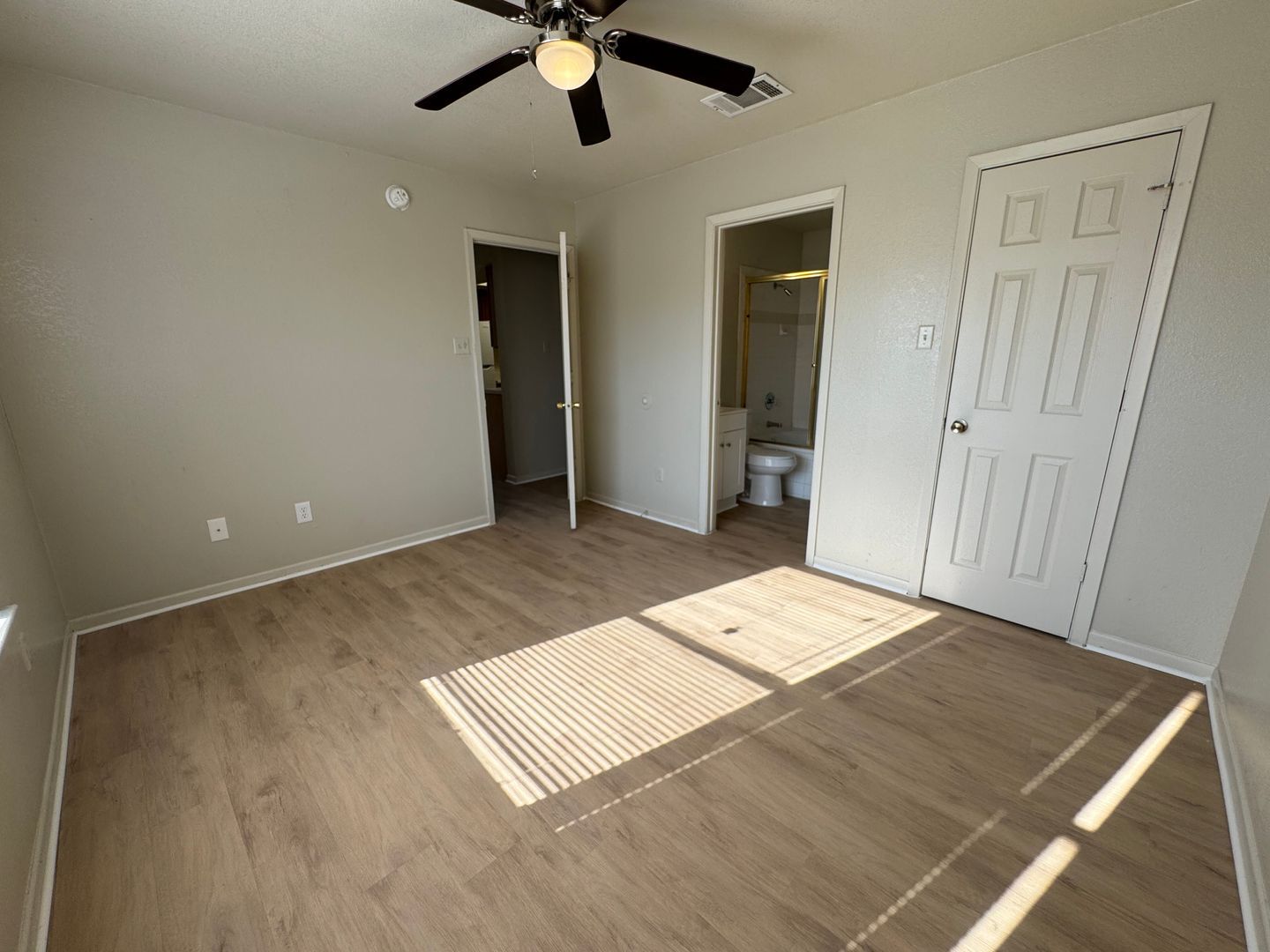 Building Photo - 1203 Monroe Loop