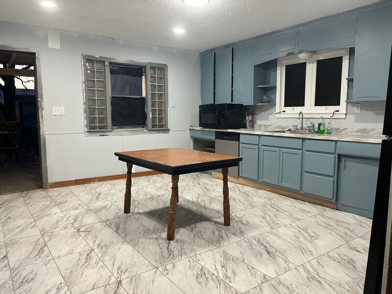 Building Photo - 216 Pine St