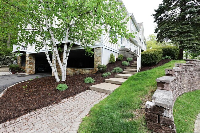Building Photo - 633 Danbury Rd
