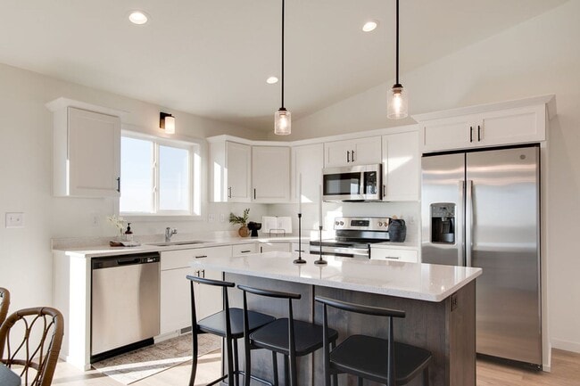 Building Photo - 3 Bed 3 Bath Single Family Home