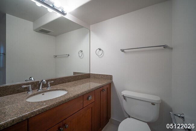 Building Photo - The Windsor, 1bd, 1.5ba, 1prking, Must See, Avail today!