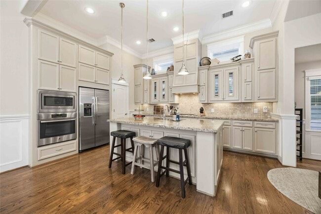 Building Photo - 621 Rutland St