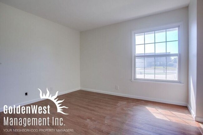 Building Photo - Newly Remodeled 5Bdm 3Ba Single-Family Hom...