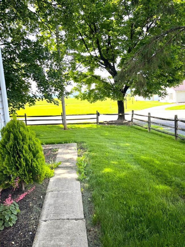 Building Photo - Spacious 3-Bedroom Farmhouse for Rent – Peaceful Country Living