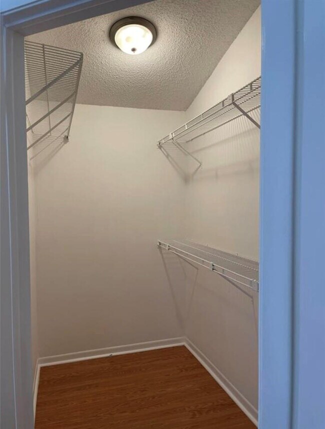 Building Photo - 2888 Edgehill Ln