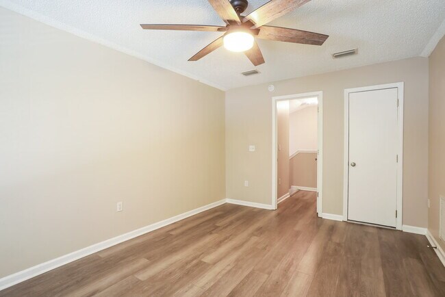 Building Photo - 3621 Arava Dr
