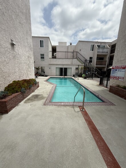 Building Photo - 409 Burchett St