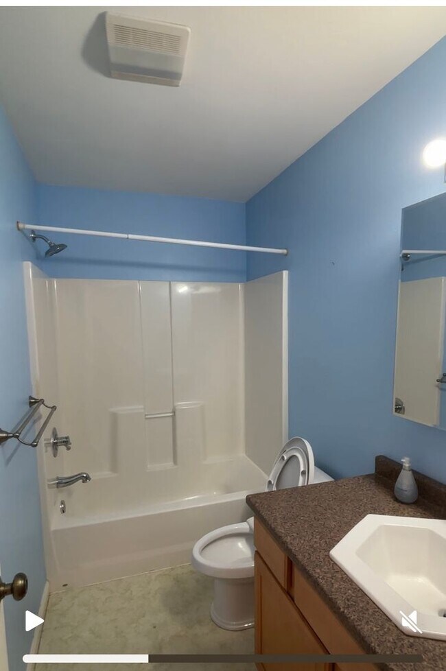 Building Photo - Large Lot Near Downtown Hillsboro